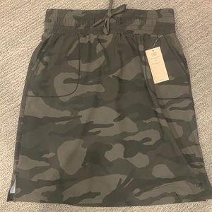 Albion camo skirt size med